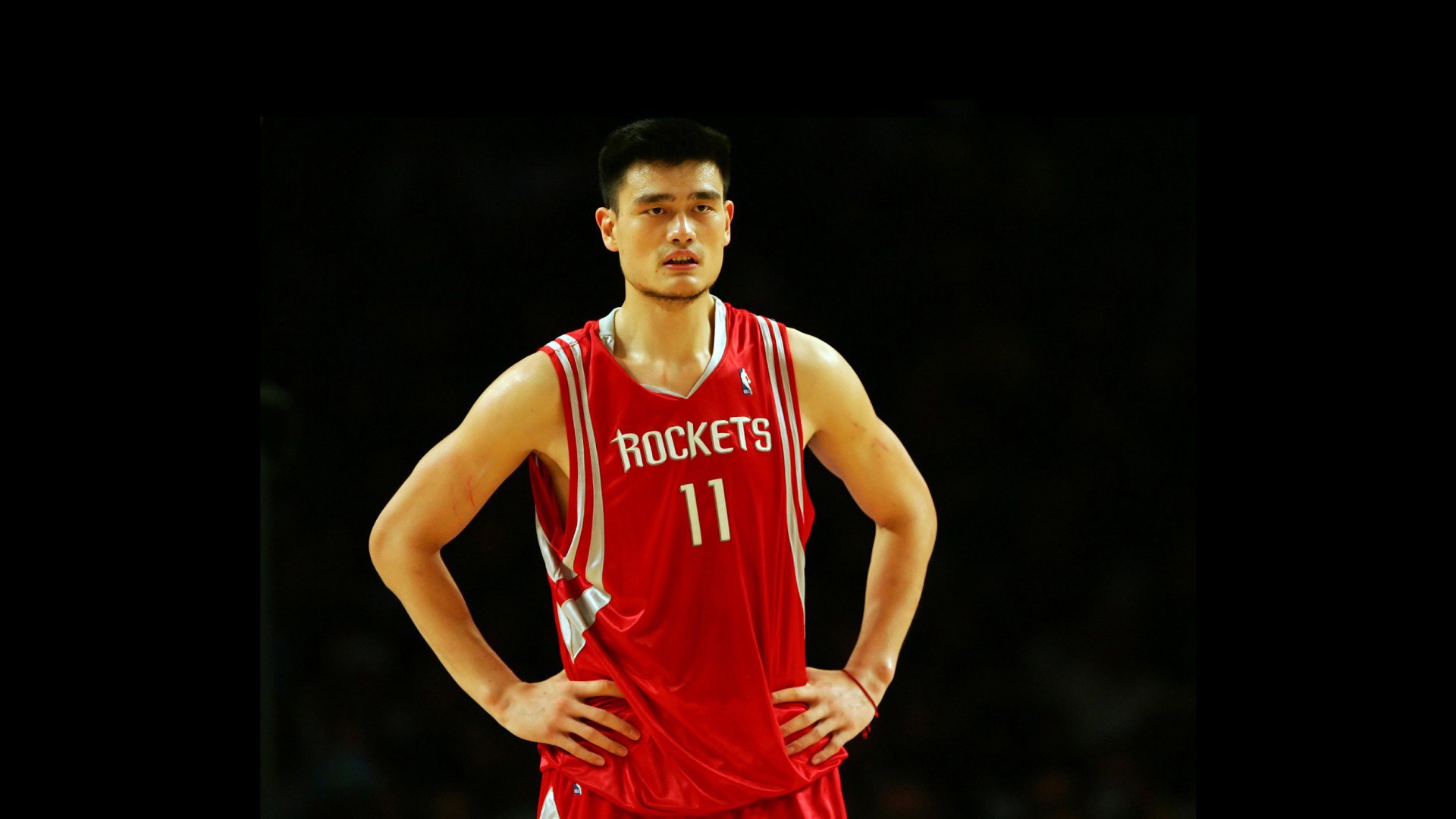 中国驻菲律宾大使馆联合湾区翼龙篮球队等举办篮球慈善活动，促进中菲体育文化交流。