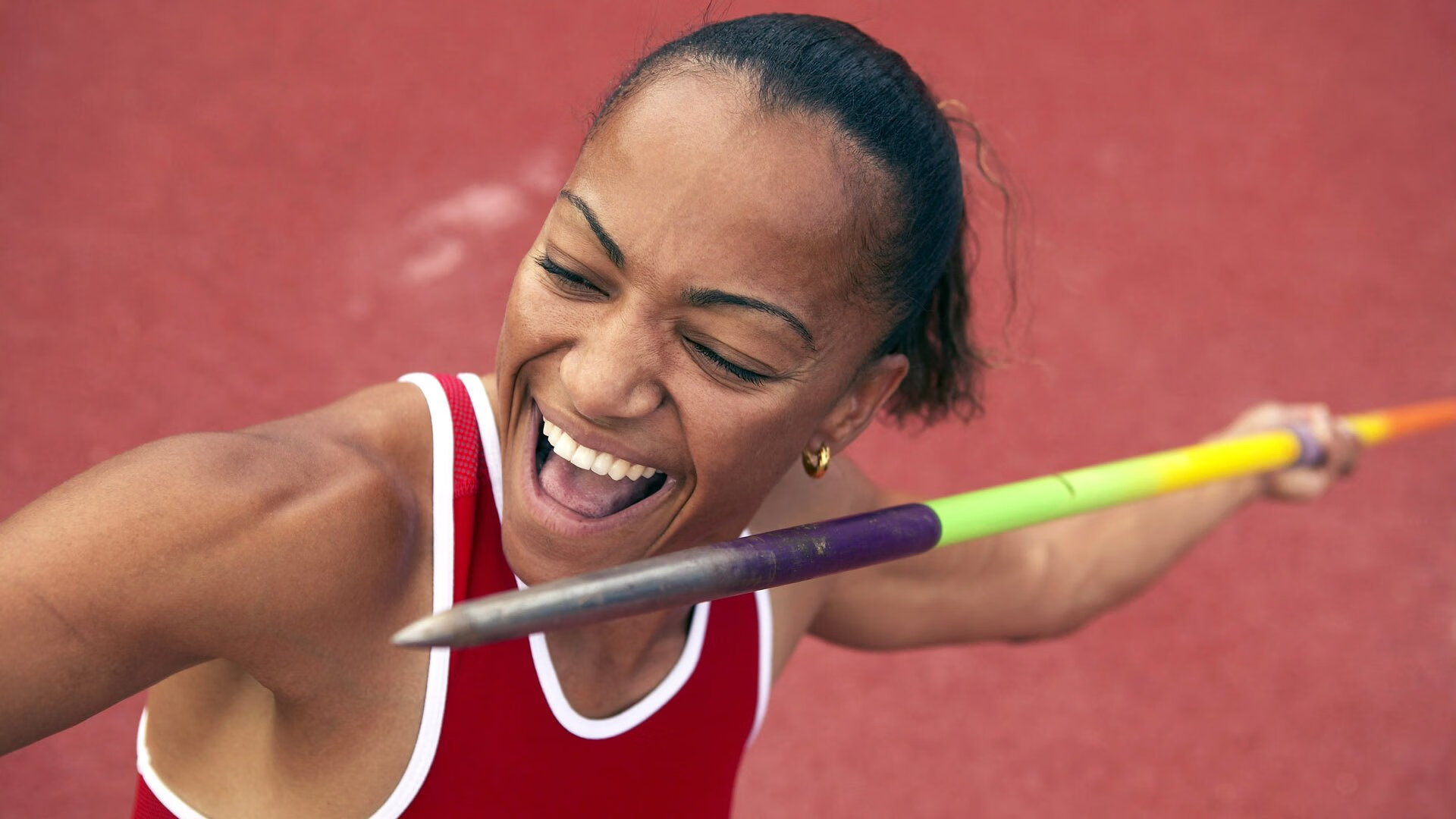 “简阳文体中心篮球赛:明星球员点燃观众激情”