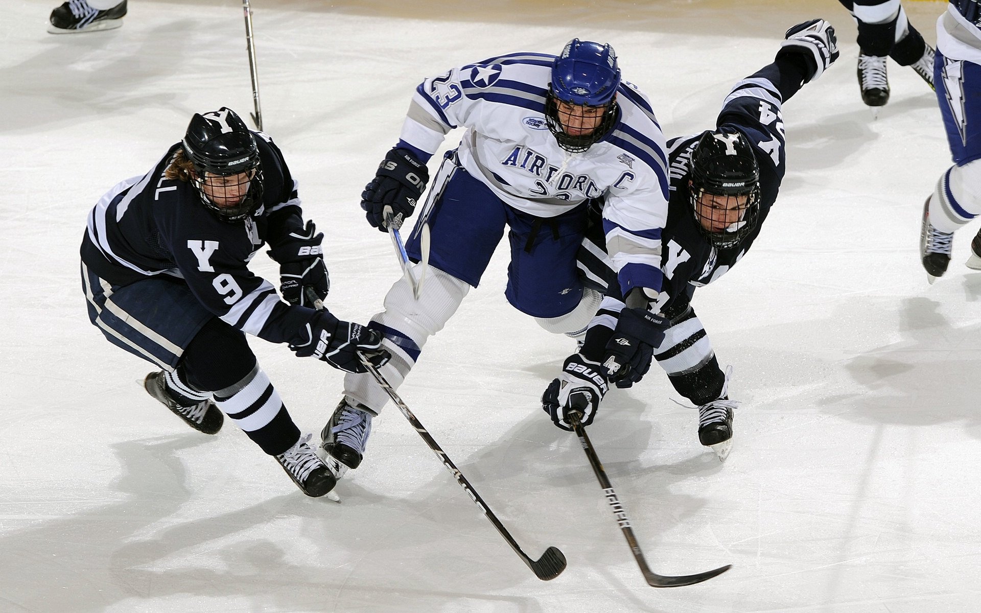 9体育-中国香港队赛制解析：如何通过规则优势应对国际强队，香港队进场